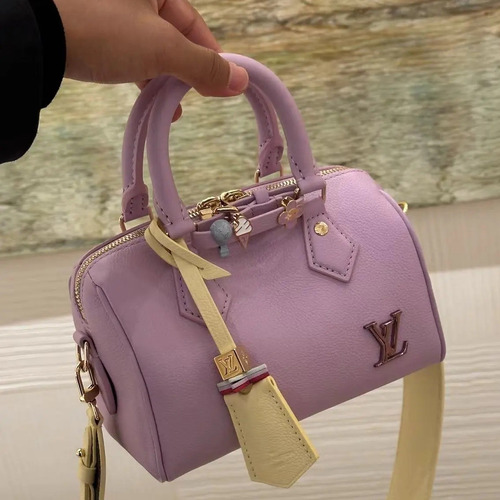 Louis Vuitton Speedy 18 Calfskin Leather Mini Boston Bag with Strap Charm Detail 루이비통 스피디18 카프스킨 미니 보스턴백 스트랩 참 디테일 M24598 18cm