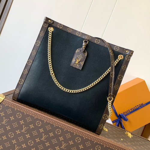 Louis Vuitton Nova Calfskin Leather Tote Bag with Chain Strap Monogram Canvas Trim 루이비통 노바 카프스킨 레더 토트백 M13137 37cm