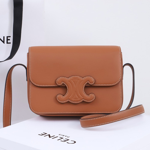 Celine Triomphe Calfskin Leather Crossbody Bag with Flap Logo Detail 셀린느 트리옹프 카프스킨 레더 크로스바디백 199233 18.5cm