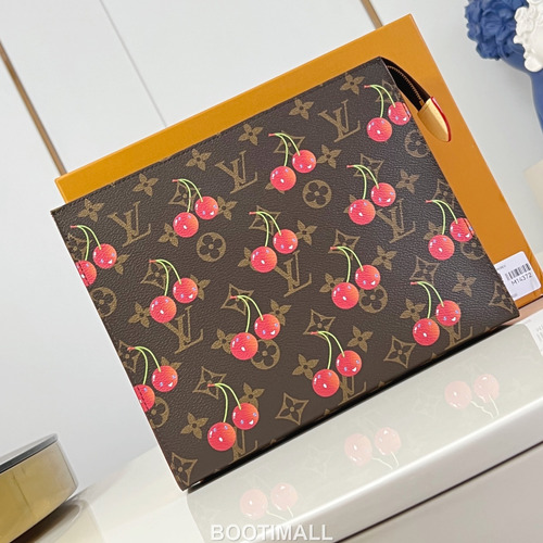 Louis Vuitton Monogram Canvas Toiletry Bag with Cherry Print Zip Pocket Detail 루이비통 모노그램 캔버스 토일레트리 파우치 M14372 20cm