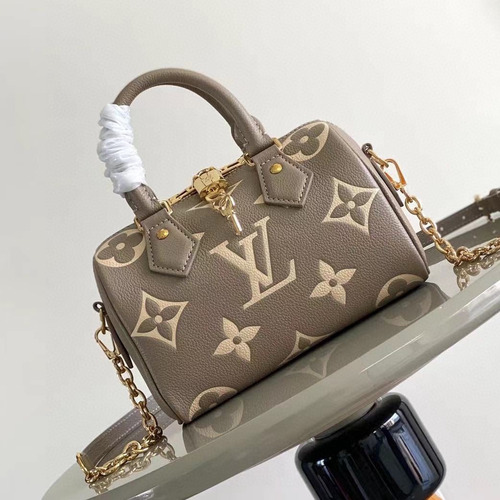 Louis Vuitton Speedy Bandoulière 20 Calfskin Leather Duffle Bag with Chain Strap Lock Detail 루이비통 스피디 반둘리에 20 카프스킨 레더 더플백 M46575 20.5cm
