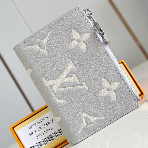 Louis Vuitton Lisa Wallet Monogram Empreinte Leather Compact Card Holder with Zip Pocket 루이비통 리사 모노그램 앙프렝뜨 레더 컴팩트 카드지갑 M13797 11.5cm
