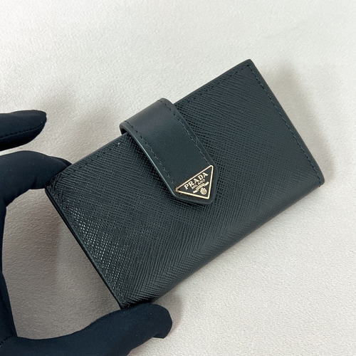 Prada Saffiano Leather Card Holder Wallet with Triangle Logo Detail 프라다 사피아노 레더 트라이앵글 로고 카드홀더 지갑 P398766028 11cm