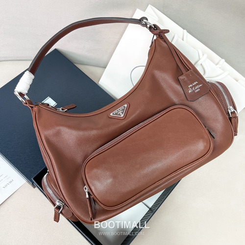 Prada Soft Calfskin Leather Hobo Shoulder Bag with Multi Pocket Triangle Logo Detail 프라다 소프트 카프스킨 레더 멀티 포켓 트라이앵글 로고 호보 숄더백 P39876600158 32cm