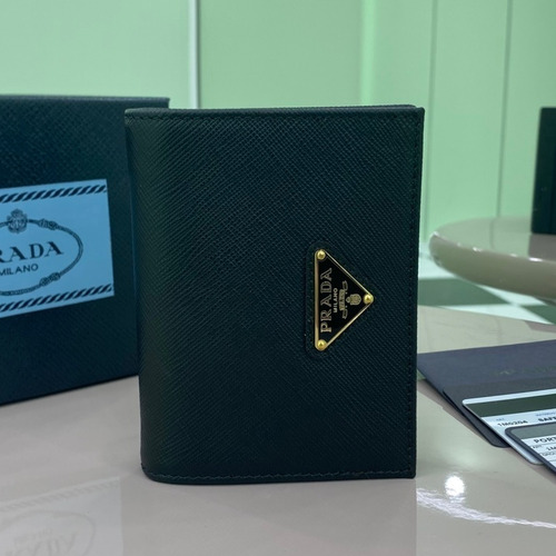 Prada Saffiano Leather Compact Wallet with Triangle Logo Flap Detail 프라다 사피아노 레더 트라이앵글 로고 플랩 반지갑 1MV204 11.2cm