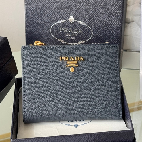 Prada Saffiano Leather Compact Wallet with Snap Closure Card Slot Detail 프라다 사피아노 레더 스냅 클로저 카드슬롯 반지갑 1ML050 10cm