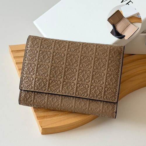 Loewe Tri-Fold Embossed Calfskin Wallet with Zip Coin Pocket Detail 로에베 엠보스드 카프스킨 지퍼 코인포켓 삼단 지갑 L1135 12cm
