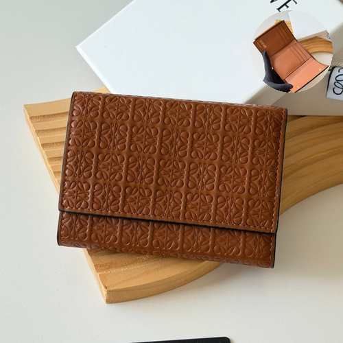 Loewe Tri-Fold Embossed Calfskin Wallet with Zip Coin Pocket Detail 로에베 엠보스드 카프스킨 지퍼 코인포켓 삼단 지갑 L1135 12cm