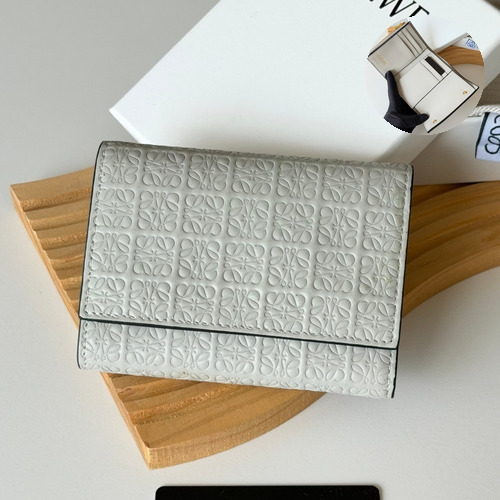 Loewe Tri-Fold Embossed Calfskin Wallet with Zip Coin Pocket Detail 로에베 엠보스드 카프스킨 지퍼 코인포켓 삼단 지갑 L1135 12cm