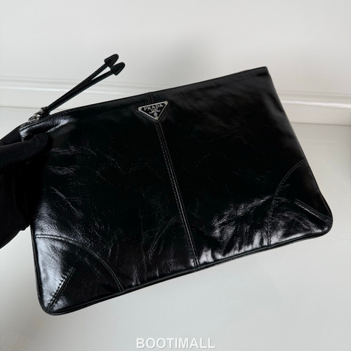 Prada Oiled Wax Leather Clutch Bag with Triangle Logo and Zip Closure 프라다 오일드 왁스 레더 트라이앵글 로고 지퍼 클러치백 2NH006A 28cm