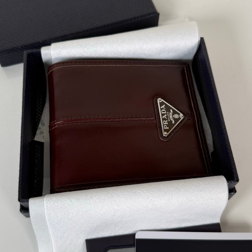 Prada Oiled Wax Calfskin Bi-Fold Wallet with Multi Card Slot Detail 프라다 오일드 왁스 카프스킨 멀티 카드 슬롯 반지갑 2M0513 11cm