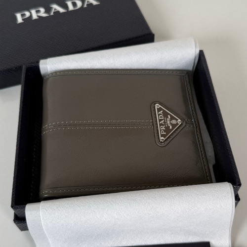 Prada Oiled Wax Calfskin Bi-Fold Wallet with Multi Card Slot Detail 프라다 오일드 왁스 카프스킨 멀티 카드 슬롯 반지갑 2M0513 11cm