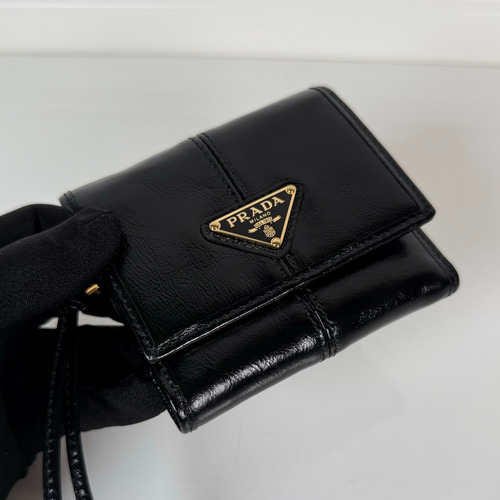 Prada Oiled Wax Calfskin Bi-Fold Wallet with Flap Coin Pocket Multi Slot Detail 프라다 오일드 왁스 카프스킨 플랩 코인포켓 멀티 슬롯 반지갑 1MH043 10cm