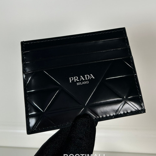 Prada Patent Quilted Calfskin Card Holder with Multi Slot Detail 프라다 페이턴트 퀼팅 카프스킨 멀티 슬롯 카드홀더 2MC223