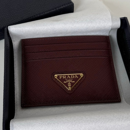 Prada Saffiano Calfskin Card Holder with Multi Slot Center Compartment Detail 프라다 사피아노 카프스킨 멀티 슬롯 센터 컴파트먼트 카드홀더 1MC025 11.2cm