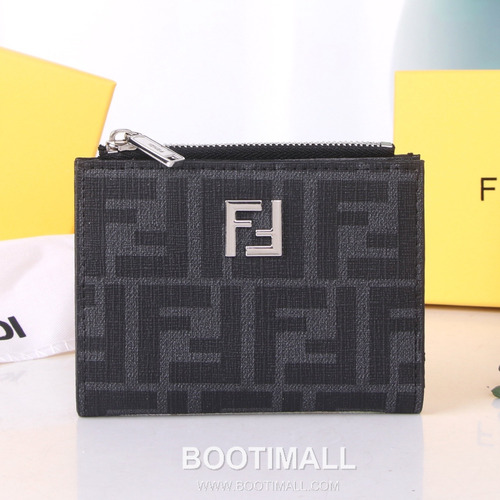 Fendi PVC Calfskin Bi-Fold Wallet with Multi Function Slot Detail 펜디 PVC 카프스킨 멀티 슬롯 디테일 반지갑 SF02 11.5cm