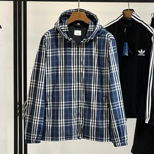 Balenciaga Cotton Crewneck Short Sleeve T-Shirt with Minimal Design 발렌시아가 코튼 크루넥 반팔 티셔츠 미니멀 디자인