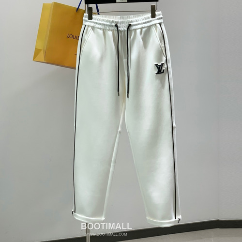 Louis Vuitton SS26 Cotton Blend Pants with Embroidered Logo 루이비통 SS26 코튼 혼방 팬츠 자수 로고