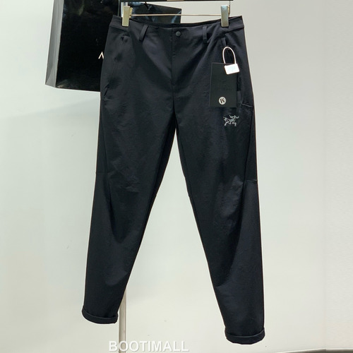 Arc'teryx Outdoor Nylon Water-Repellent Straight Pants with Embroidered Logo 아크테릭스 아웃도어 나일론 발수 스트레이트 팬츠 자수 로고