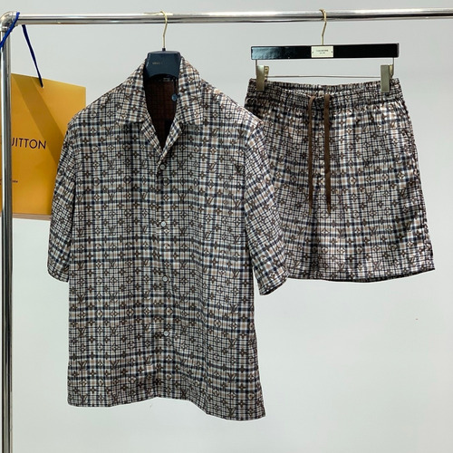 Louis Vuitton SS26 Cotton Short Sleeve T-Shirt and Shorts Set with Logo Print 루이비통 SS26 코튼 반팔 티셔츠 쇼츠 세트 로고 프린트