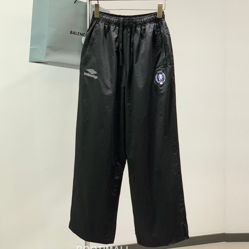 Balenciaga SS26 Football Collection Track Jacket and Pants Set with Embroidered Crest 발렌시아가 SS26 풋볼 컬렉션 트랙 자켓 팬츠 세트 자수 크레스트