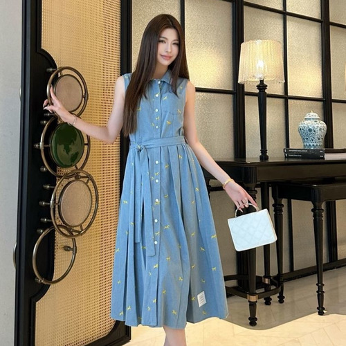 Thom Browne 2026 S/S Cotton Sleeveless Dress Embroidered Logo Detail 톰브라운 코튼 슬리브리스 드레스 자수 로고 디테일