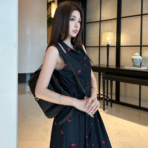 Thom Browne 2026 S/S Cotton Sleeveless Dress Embroidered Logo Detail 톰브라운 코튼 슬리브리스 드레스 자수 로고 디테일