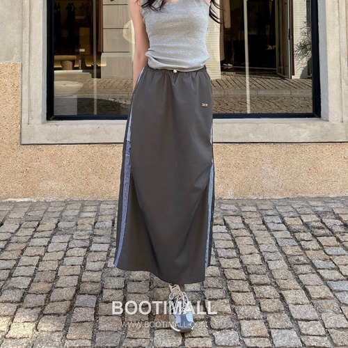 Prada 2026 S/S Polyester Skirt Elastic Waist Webbing Logo Detail 프라다 폴리에스터 스커트 밴딩 웨빙 로고 디테일