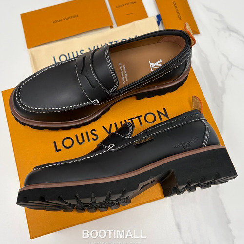 Louis Vuitton Monogram Embossed Calfskin Leather Platform Loafer Shoes with Chunky Rubber Sole Detail 루이비통 모노그램 엠보싱 카프스킨 레더 플랫폼 로퍼 슈즈 4.5cm