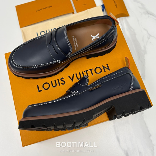 Louis Vuitton Monogram Embossed Calfskin Leather Platform Loafer Shoes with Chunky Rubber Sole Detail 루이비통 모노그램 엠보싱 카프스킨 레더 플랫폼 로퍼 슈즈 4.5cm