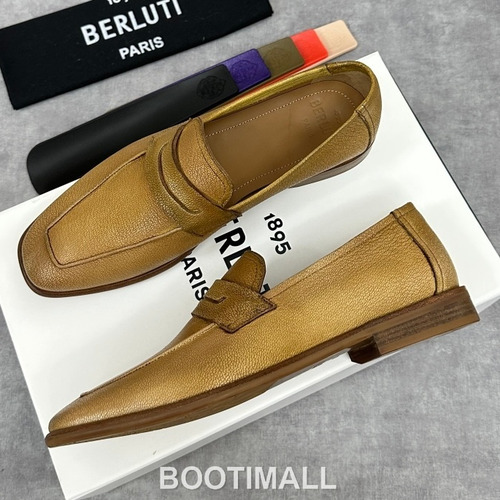 Berluti Lorenzo Goatskin Leather Loafer Shoes with Scritto Rubber Sole Detail 벨루티 로렌조 고트스킨 레더 로퍼 슈즈 2.5cm