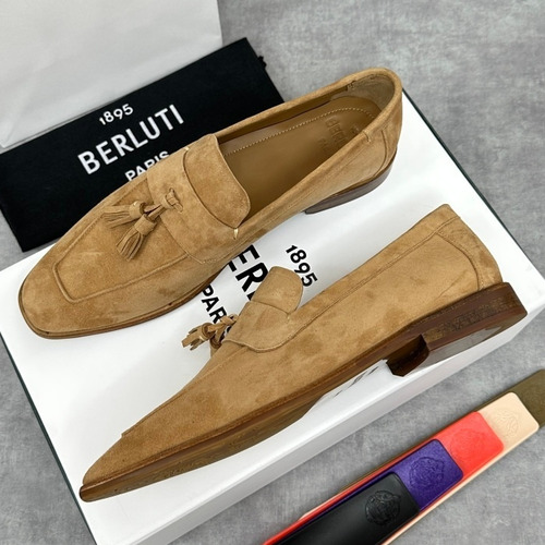 Berluti Lorenzo Suede Calfskin Leather Loafer Shoes with Scritto Rubber Sole Detail 벨루티 로렌조 스웨이드 카프스킨 레더 로퍼 슈즈 2.5cm