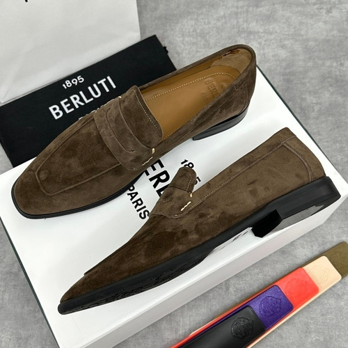 Berluti Lorenzo Suede Calfskin Leather Loafer Shoes with Scritto Rubber Sole Detail 벨루티 로렌조 스웨이드 카프스킨 레더 로퍼 슈즈 2.5cm