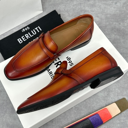 Berluti Lorenzo Calfskin Leather Strap Loafer Shoes with Scritto Rubber Sole Detail 벨루티 로렌조 카프스킨 레더 스트랩 로퍼 슈즈 2.5cm