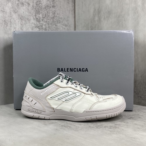 Balenciaga Hampton Leather Low Sneakers with Distressed Stitching Logo Detail 발렌시아가 햄튼 레더 로우 스니커즈 디스트레스드 스티치 로고 디테일 3cm
