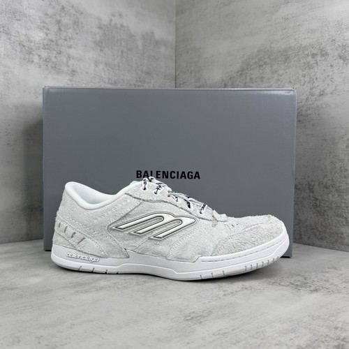 Balenciaga Hampton Leather Low Sneakers with Distressed Stitching Logo Detail 발렌시아가 햄튼 레더 로우 스니커즈 디스트레스드 스티치 로고 디테일 3cm