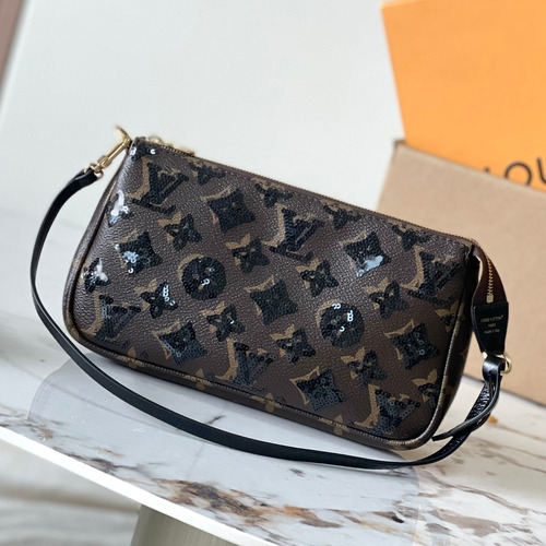 Louis Vuitton Pochette Accessoires Monogram Sequin Cowhide Leather Clutch Bag with Chain Strap Detail 루이비통 포쉐트 악세수아르 모노그램 시퀸 카우하이드 클러치백 체인스트랩 M26473 23.5cm