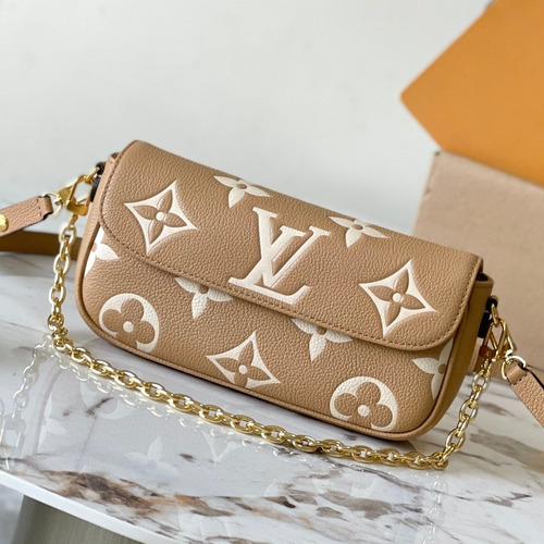 Louis Vuitton Wallet On Chain Monogram Empreinte Leather Crossbody Clutch Bag with Chain Strap Detail 루이비통 월렛 온 체인 모노그램 앙프렝뜨 크로스바디 클러치백 체인스트랩 M12758 23.5cm