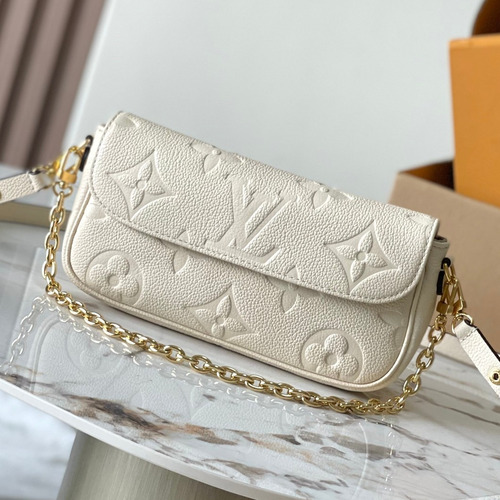 Louis Vuitton Wallet On Chain Monogram Empreinte Leather Crossbody Clutch Bag with Chain Strap Detail 루이비통 월렛 온 체인 모노그램 앙프렝뜨 크로스바디 클러치백 체인스트랩 M82210 23.5cm