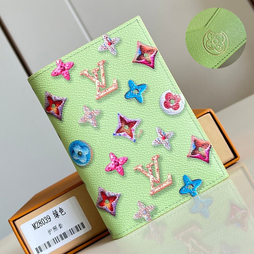 Louis Vuitton Monogram Canvas Passport Cover Wallet with Card Slots Detail 루이비통 모노그램 캔버스 여권지갑 카드슬롯 M28039 10cm