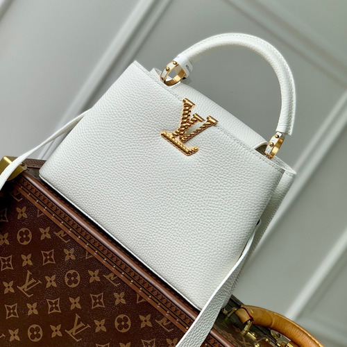 Louis Vuitton Capucines PM Taurillon Leather Top Handle Tote Bag with Chain LV Detail 루이비통 카퓌신 PM 토리옹 레더 탑핸들 토트백 체인LV M24673 27cm