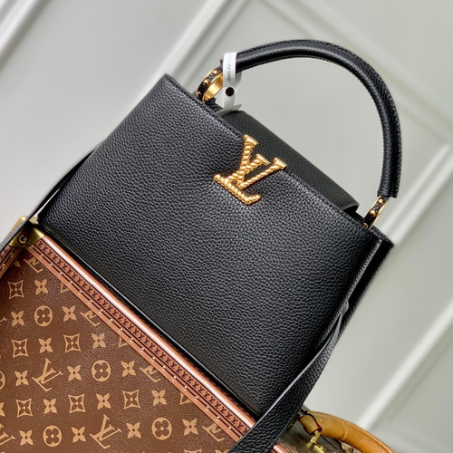 Louis Vuitton Capucines MM Taurillon Leather Top Handle Tote Bag with Chain LV Detail 루이비통 카퓌신 MM 토리옹 레더 탑핸들 토트백 체인LV M24673 31cm