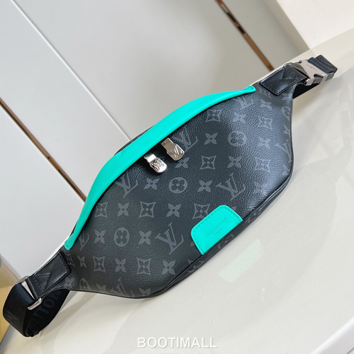 Louis Vuitton Discovery Monogram Eclipse Canvas Belt Bag with Dual Zip Pocket Detail 루이비통 디스커버리 모노그램 이클립스 벨트백 더블지퍼포켓 M25924 44cm