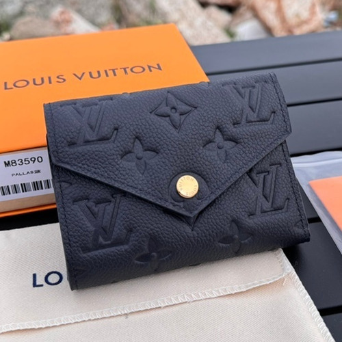 Louis Vuitton Victorine Monogram Empreinte Leather Wallet with Snap Flap Detail 루이비통 빅토린 모노그램 앙프렝뜨 반지갑 스냅플랩 M82334 12cm