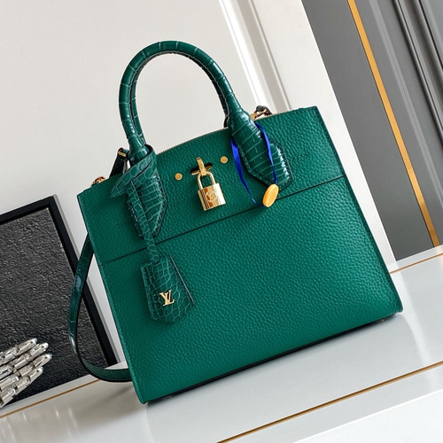 Louis Vuitton Coussin PM Cowhide Leather Shoulder Bag with Chain Strap Detail 루이비통 쿠쌍 PM 카우하이드 숄더백 체인스트랩 M84673 27cm