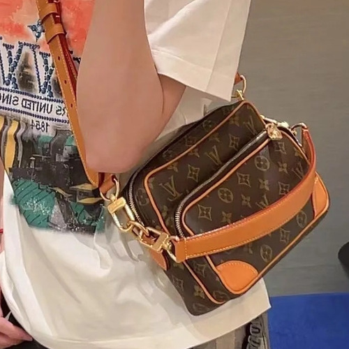 Louis Vuitton Nil Monogram Canvas Leather Shoulder Bag with Pearl Zip Detail 루이비통 닐 모노그램 캔버스 숄더백 펄지퍼 M14016 25cm