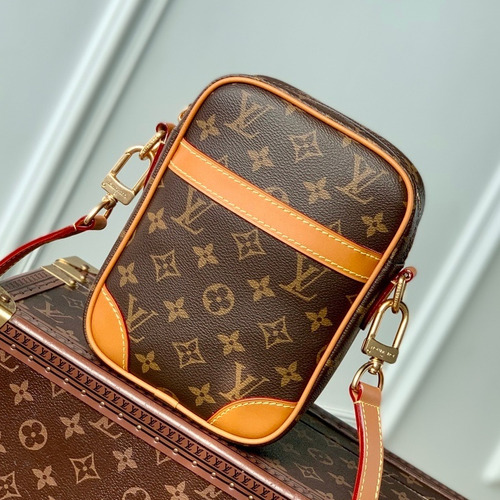 Louis Vuitton Danube Monogram Canvas Crossbody Bag with Pearl Zip Detail 루이비통 다뉴브 모노그램 캔버스 크로스백 펄지퍼 M14013 16cm