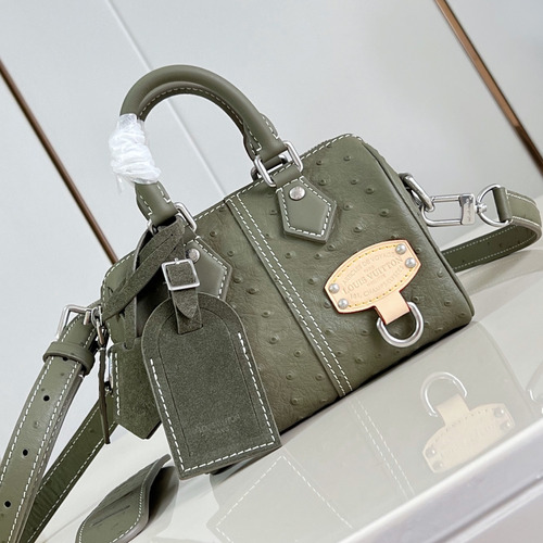 Louis Vuitton Speedy P9 Bandoulière 18 Ostrich Embossed Leather Boston Bag with Strap Detail 루이비통 스피디 P9 반둘리에 18 오스트리치 엠보 레더 보스턴백 스트랩 N89151 18cm