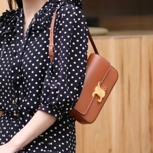 Celine Triomphe Cowhide Leather Shoulder Bag with Metal Logo Detail 셀린느 트리옹프 카우하이드 숄더백 메탈로고 194143 20cm