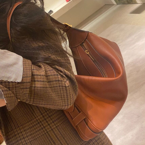 Celine Romy Cowhide Leather Shoulder Bag with Slim Underarm Design 셀린느 로미 카우하이드 숄더백 슬림언더암 197443 34cm